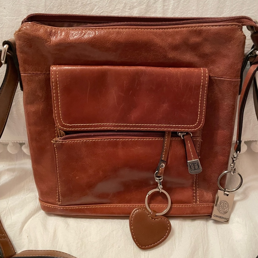 Gianni Bernini camel leather shoulder bag- LOTS of POCKETS